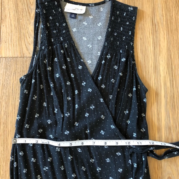 Universal Thread Black Sleeveless Wrap Dress with Small Grey Dots & Flowers - XS - Picture 3 of 12